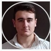 Ragazzo universitario del politecnico di milano, aiuto ragazzi di tutte le età nella maggior parte delle discipline scolastiche